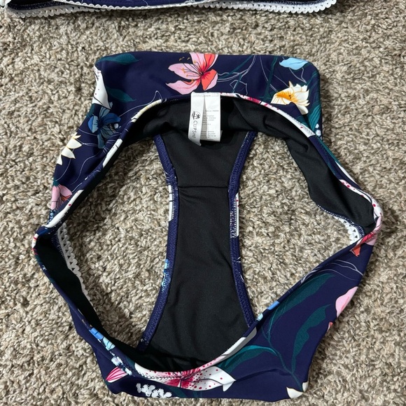 3/$32 Cupshe Navy Floral Bikini Size Medium - Picture 5 of 6